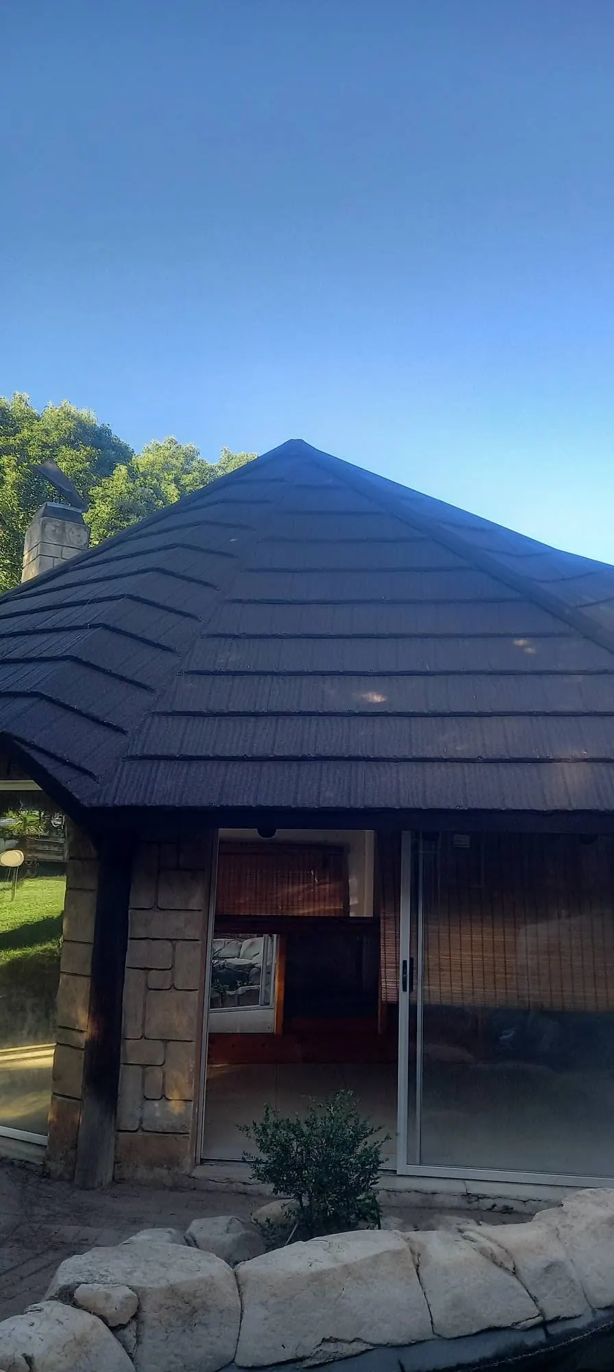 Completed lapa with a dark tiled roof
